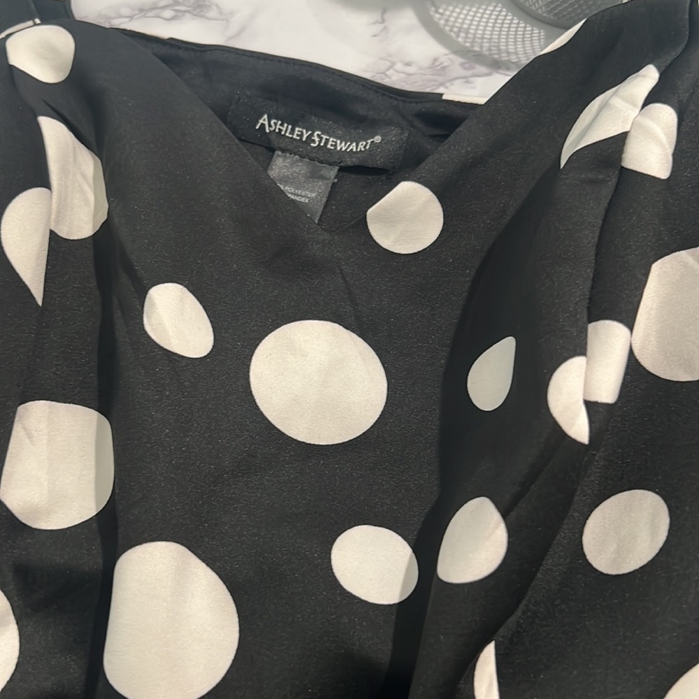 Black with white polka dots with thick straps. Heart shaped top - Picture 3 of 3